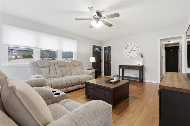 2816 Berry Ln, Independence, MO 64057
