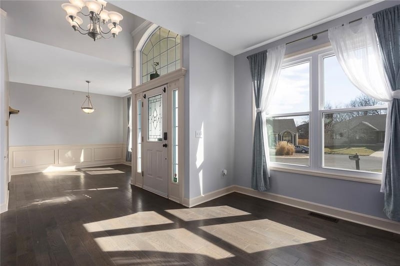 1804 Sioux Ct, Independence, MO 64057