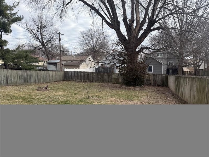 2611 Parallel Ave, St Joseph, MO 64506