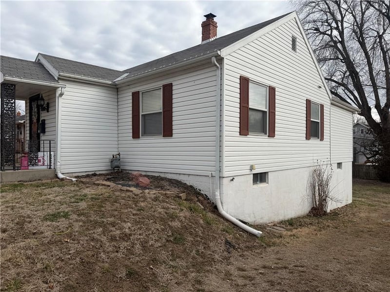 2611 Parallel Ave, St Joseph, MO 64506