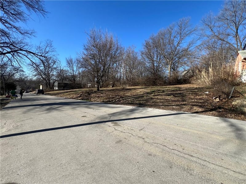 8136 Flora Ave, Kansas City, MO 64131