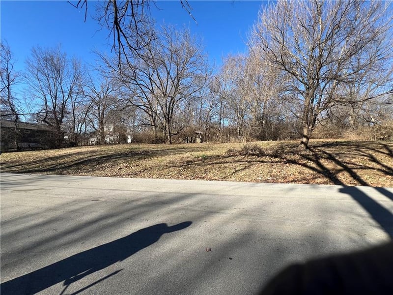 8136 Flora Ave, Kansas City, MO 64131