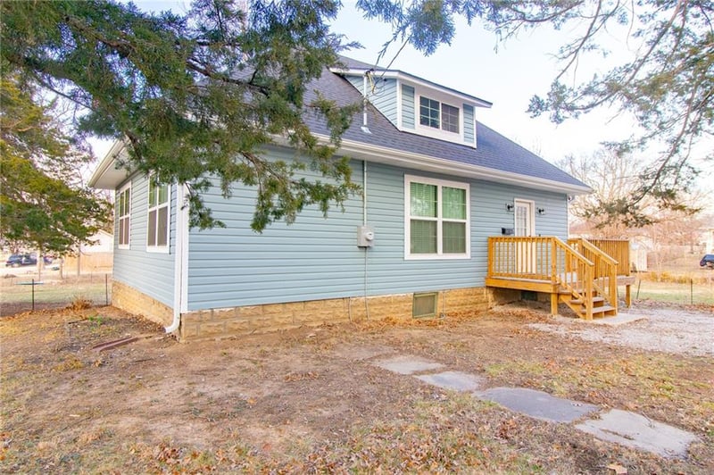 306 W 5th St, Holden, MO 64040