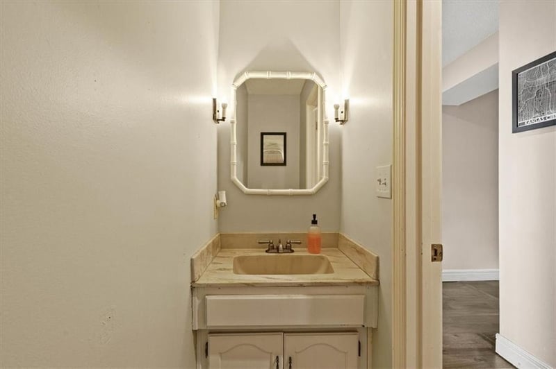 7815 61st Ter, Overland Park, KS 66202