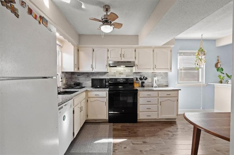 7815 61st Ter, Overland Park, KS 66202