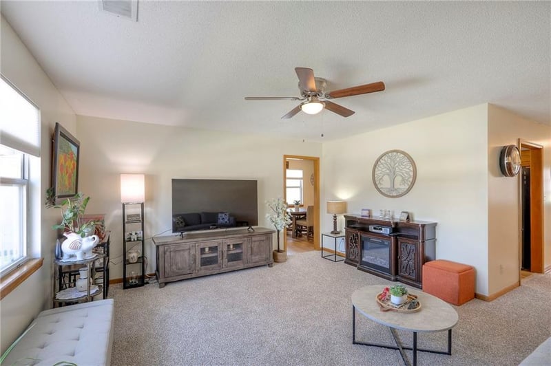 702 Twilight Ct, Raymore, MO 64083