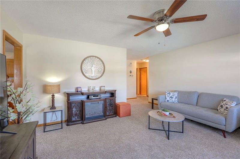 702 Twilight Ct, Raymore, MO 64083