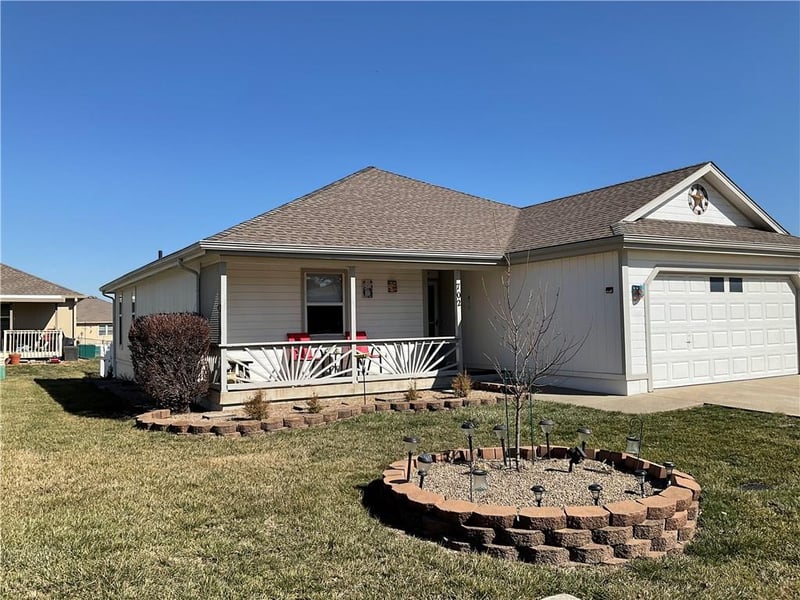 702 Twilight Ct, Raymore, MO 64083