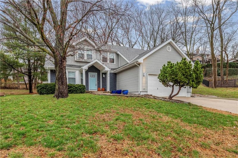 304 Lancelot Dr, Liberty, MO 64068