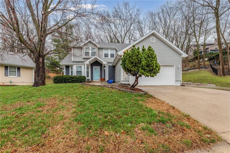 304 Lancelot Dr, Liberty, MO 64068