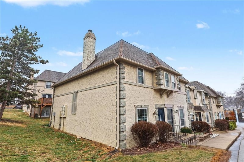 8334 Metcalf Ave, Overland Park, KS 66212