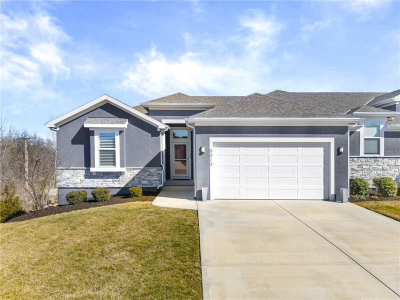 5013 145th St, Basehor, KS 66007