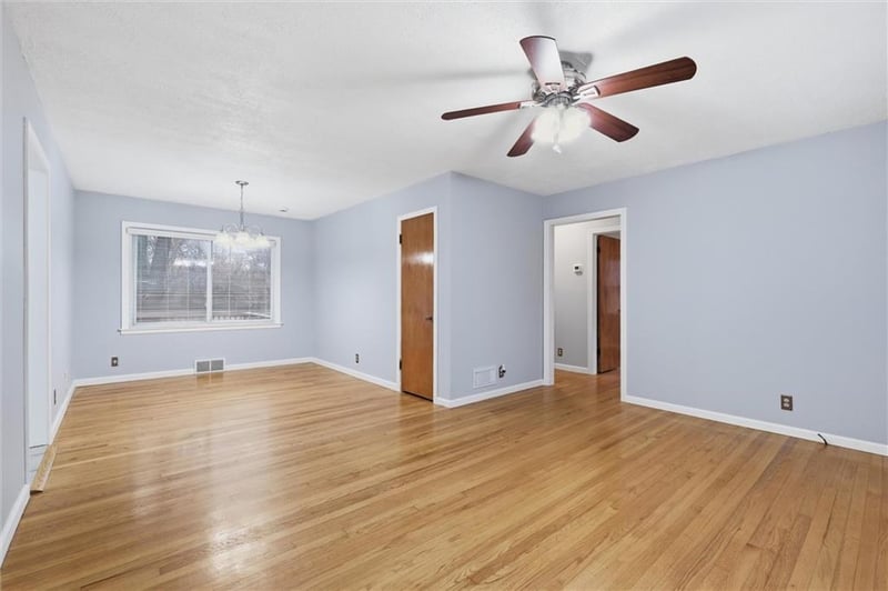 6717 79th St, Overland Park, KS 66204