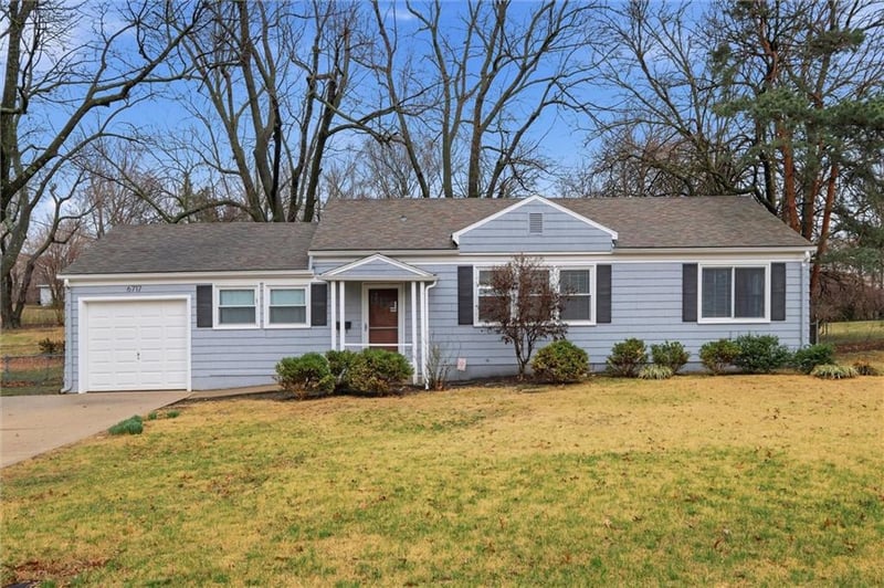 6717 79th St, Overland Park, KS 66204