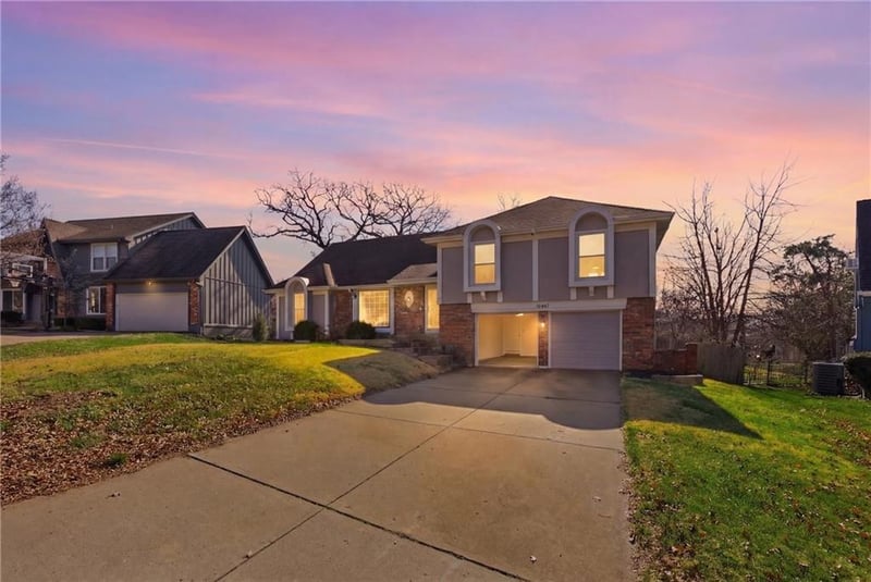 10401 Westgate St, Overland Park, KS 66215