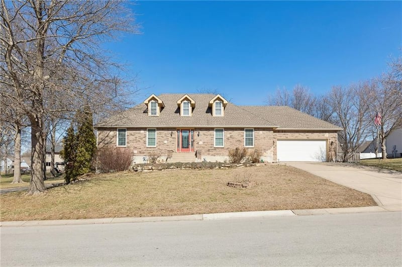 15424 Poplar St, Basehor, KS 66007