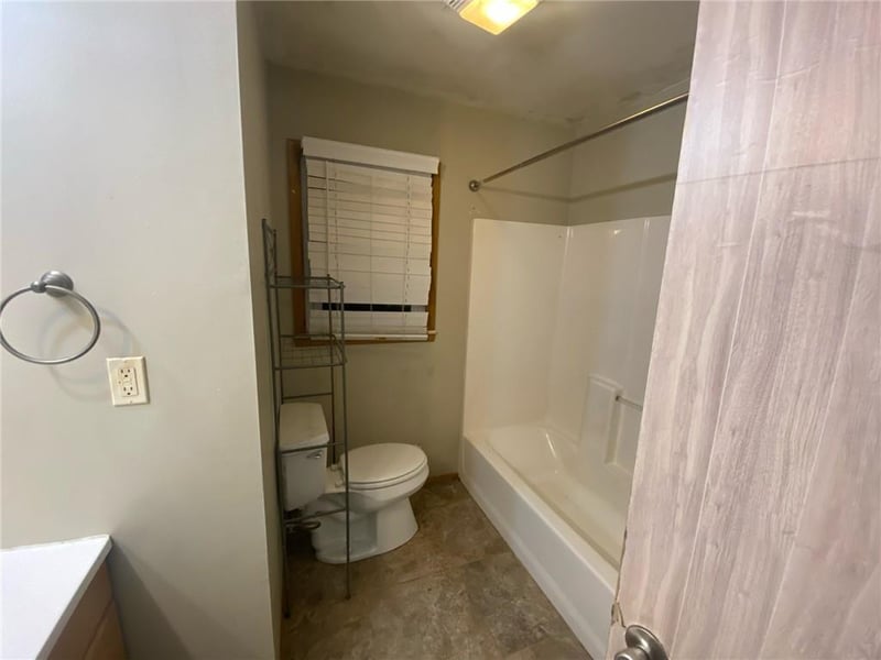 1012 Magnolia St, Excelsior Springs, MO 64024