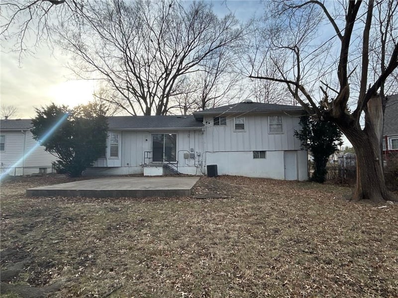 8919 Stark Ave, Kansas City, MO 64138