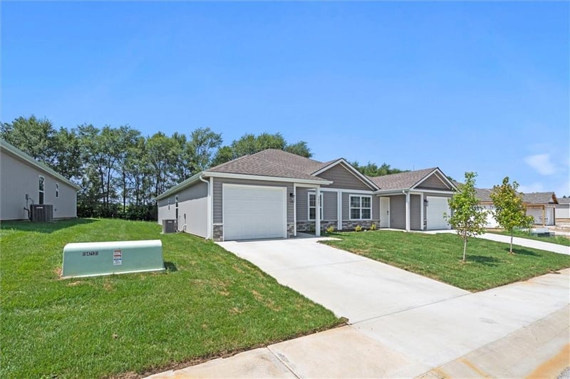 9310 Lenox Ave, Kansas City, MO 64154