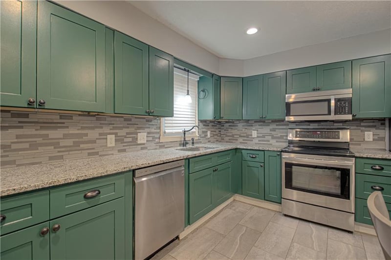 7909 Pennsylvania Ave, Kansas City, MO 64118