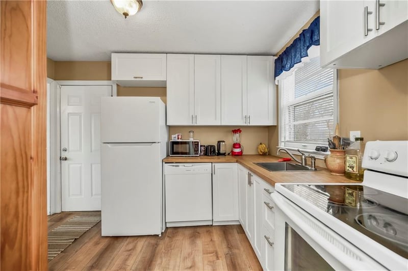 8513 Blue Ridge Blvd, Kansas City, MO 64138