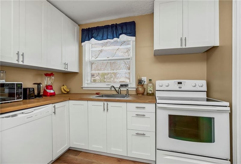 8513 Blue Ridge Blvd, Kansas City, MO 64138