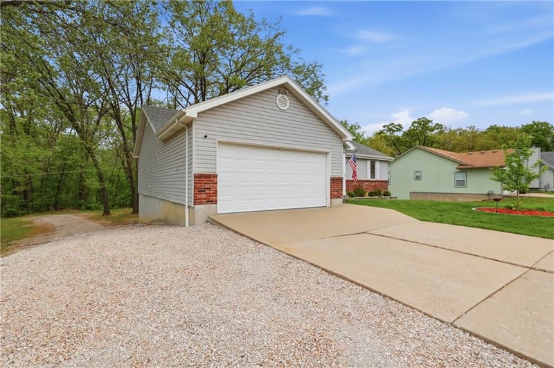 1475 Grandview Dr, Warrensburg, MO 64093
