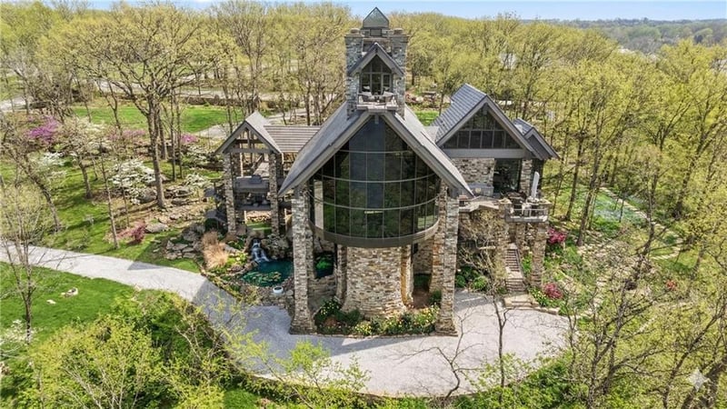 16900 Highland Ridge Dr, Loch Lloyd, MO 64012