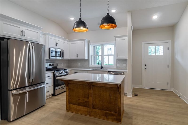 3107 Carlisle Ct, St Joseph, MO 64506