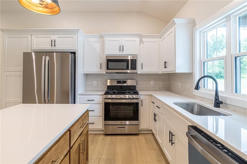 3107 Carlisle Ct, St Joseph, MO 64506