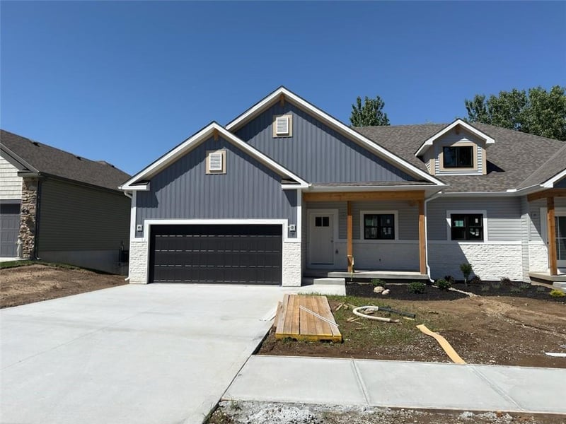 3107 Carlisle Ct, St Joseph, MO 64506
