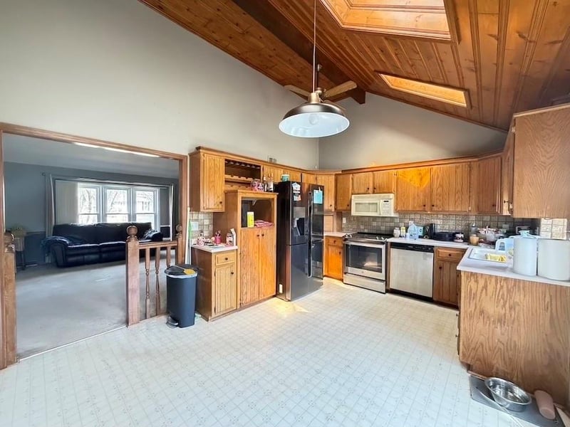 613 Brentwood Dr, Lee's Summit, MO 64063