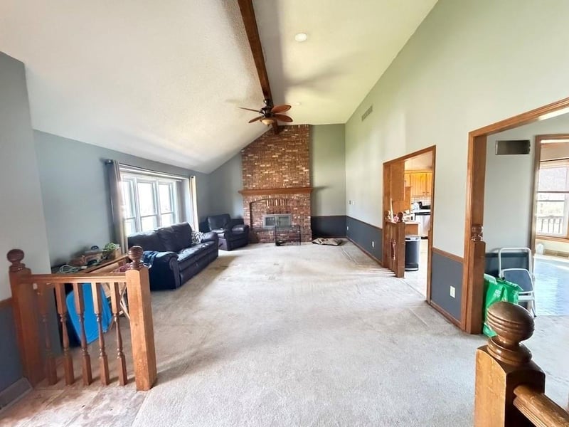 613 Brentwood Dr, Lee's Summit, MO 64063