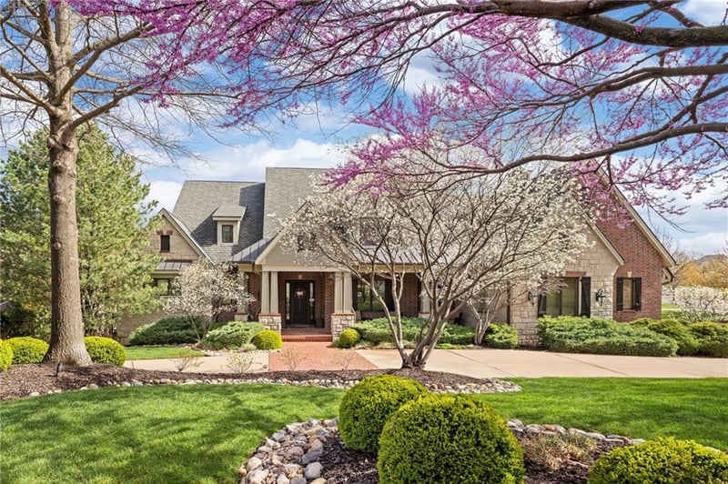 10816 W 140th St, Overland Park, KS 66221