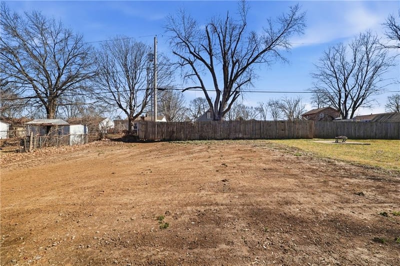 309 Cedar Ave, Independence, MO 64053