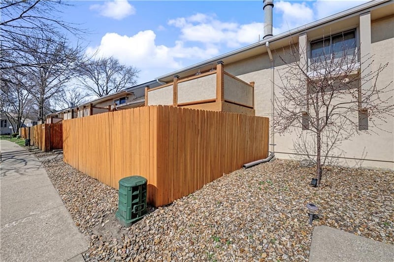 10952 Bradshaw St, Overland Park, KS 66210