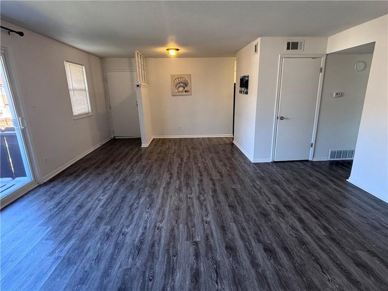 6224 Robinson St #4, Overland Park, KS 66202