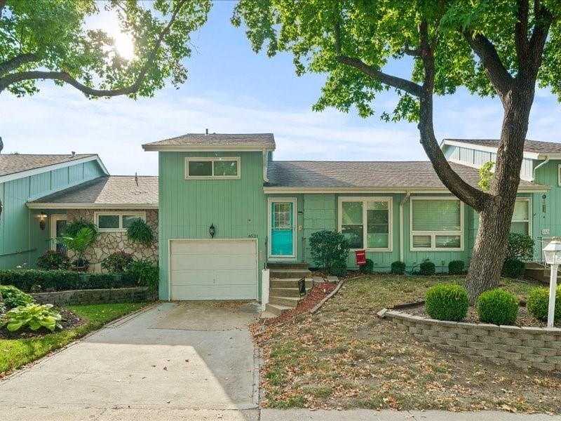 6521 W 49th St, Mission, KS 66202
