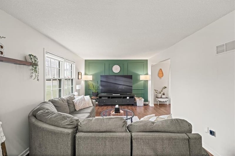 9105 England St, Overland Park, KS 66212