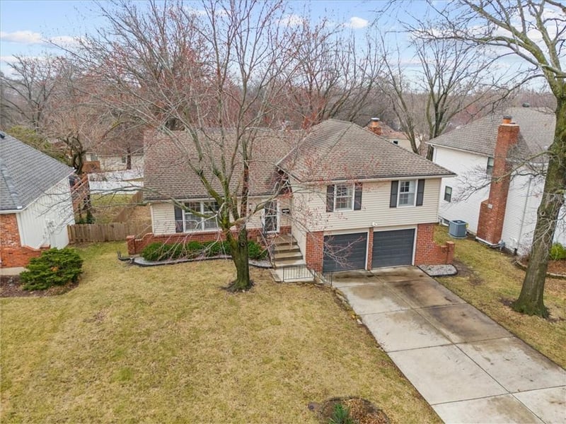 9105 England St, Overland Park, KS 66212