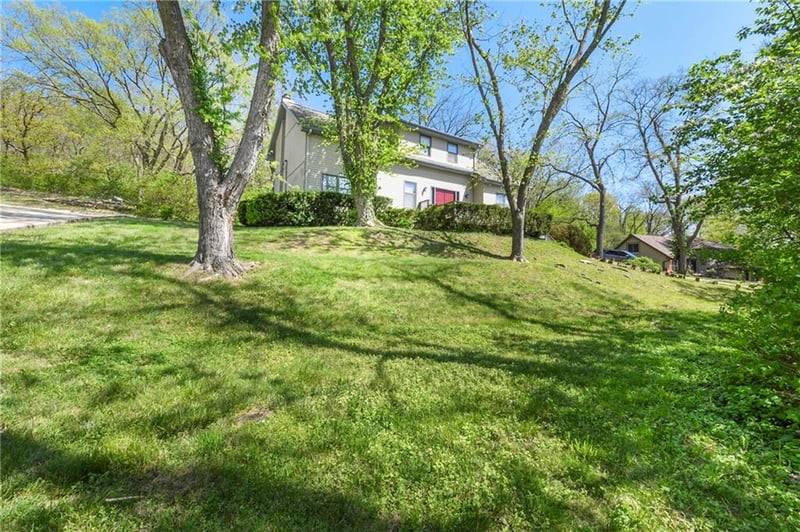 2201 Sunset Ct, Leavenworth, KS 66048