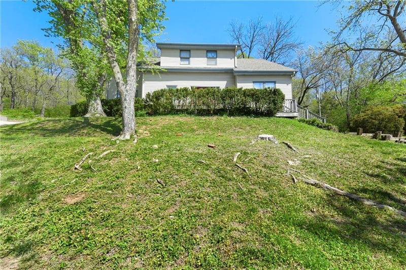 2201 Sunset Ct, Leavenworth, KS 66048