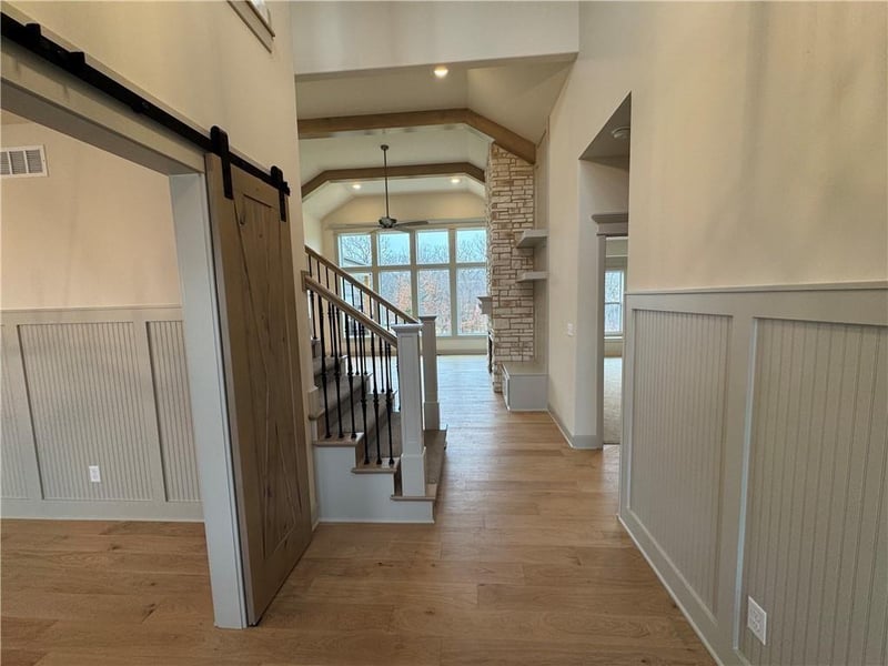 5812 Black Oak Ct, Parkville, MO 64152