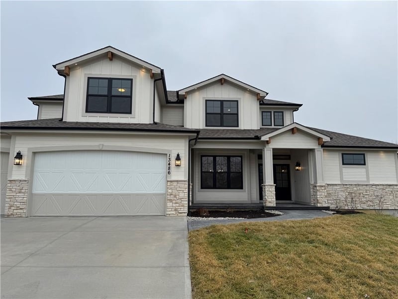 5812 Black Oak Ct, Parkville, MO 64152