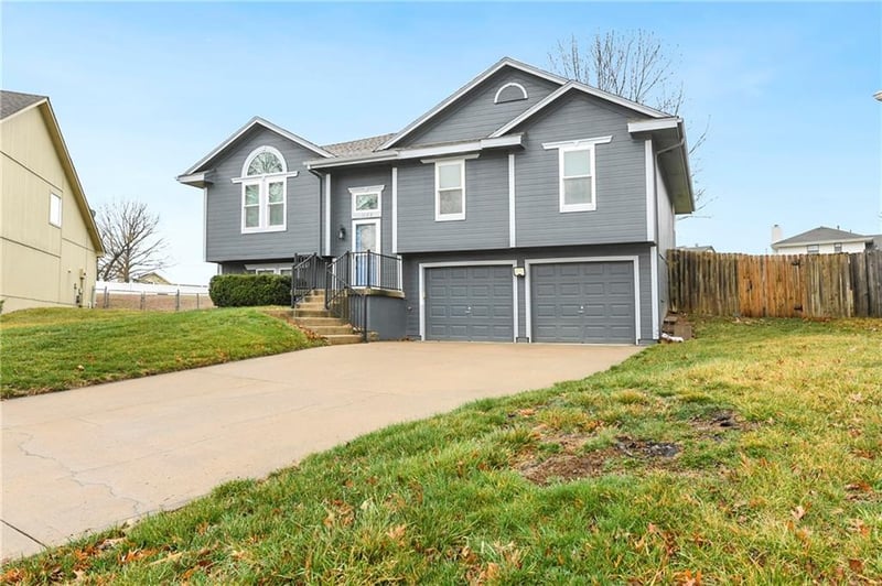 1128 Mohican Ct, Independence, MO 64056