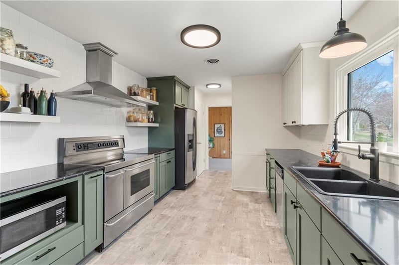 3929 Indianola Dr, Kansas City, MO 64116