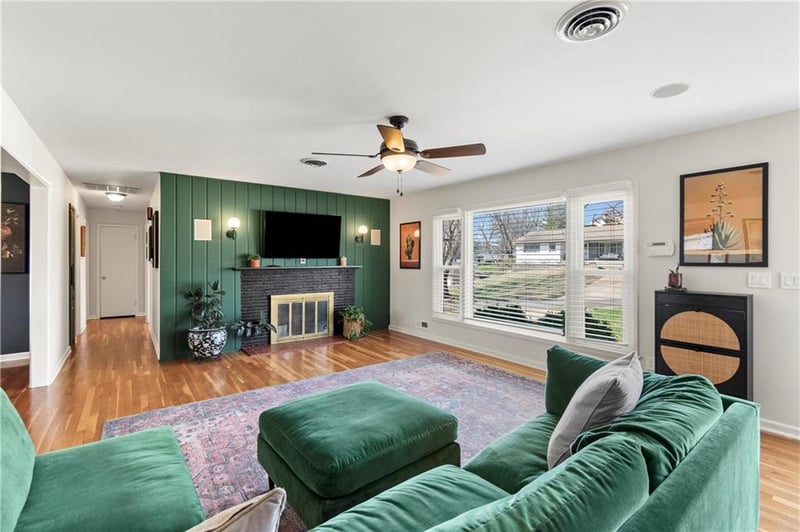 3929 Indianola Dr, Kansas City, MO 64116