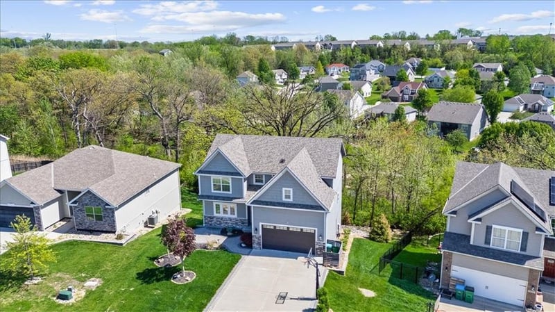 5037 NW Timberline Dr, Riverside, MO 64150