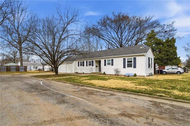 1721 SW High Ave, Topeka, KS 66604