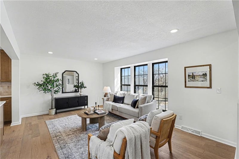 1516 99th St, Kansas City, MO 64131